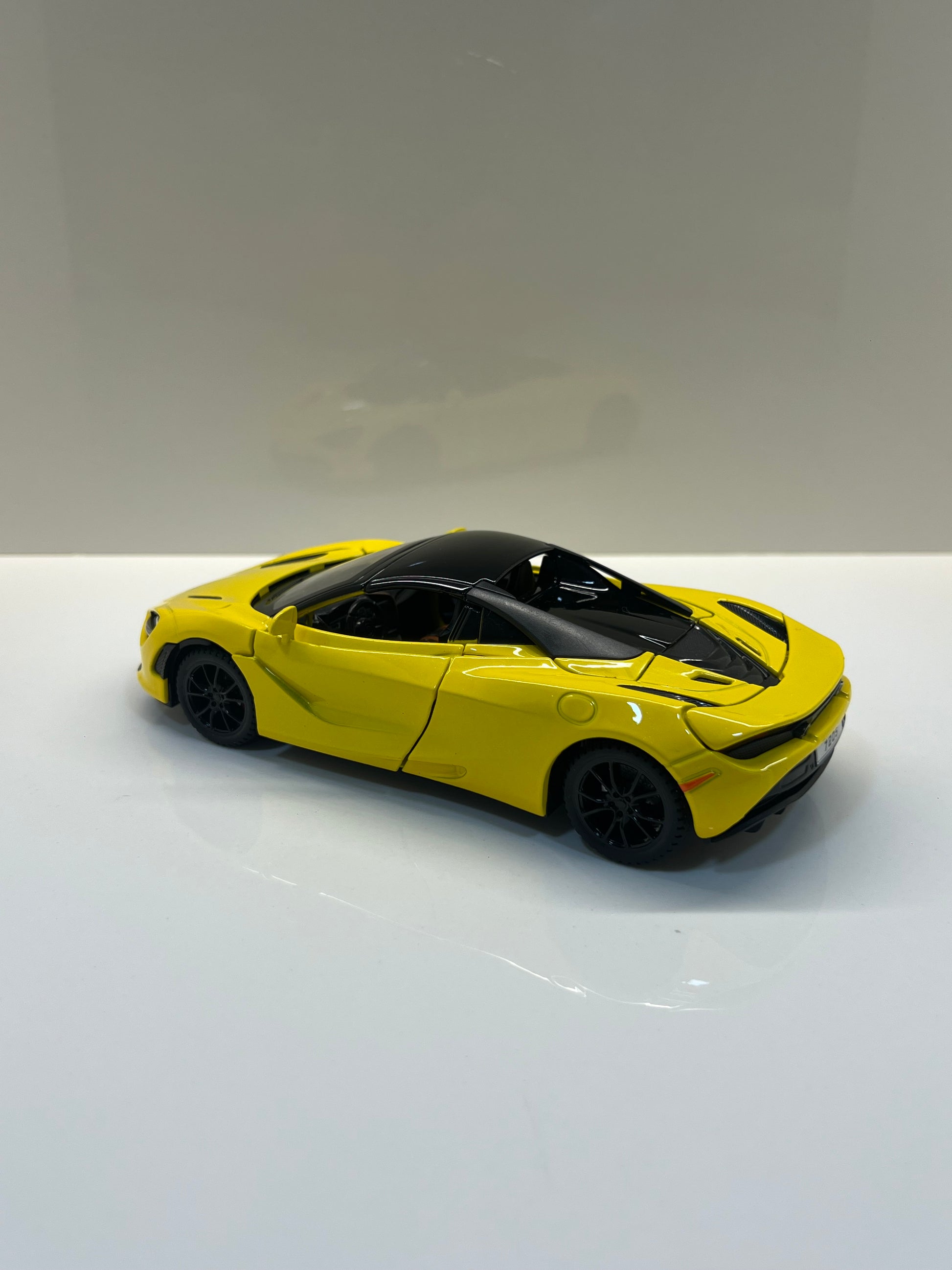 Detalles del cuadro decorativo y maqueta die-cast McLaren 720S