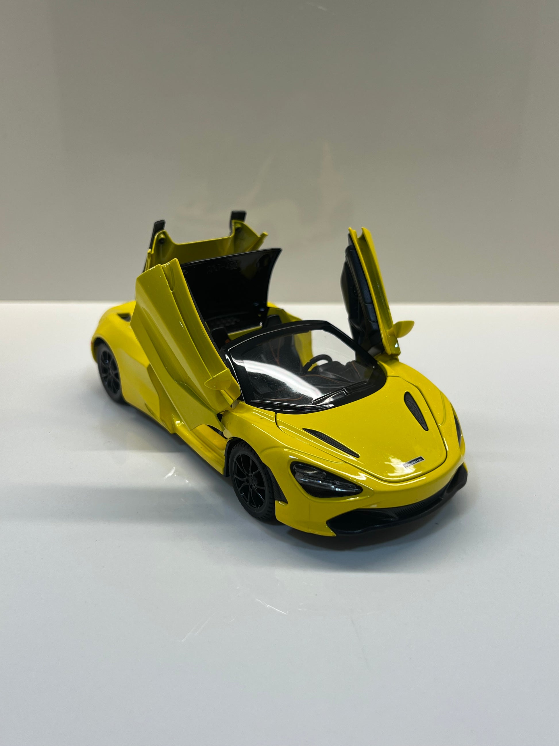 Detalles del cuadro decorativo y maqueta die-cast McLaren 720S