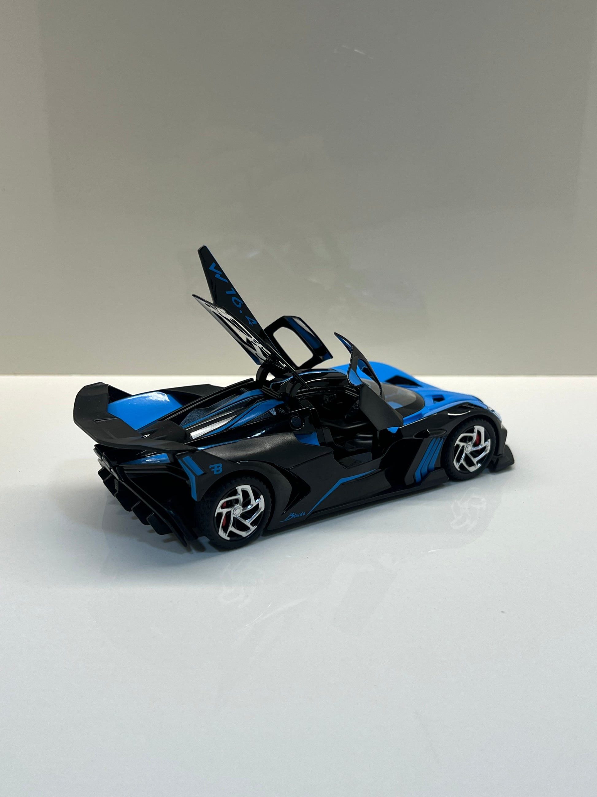Detalles del cuadro decorativo y maqueta die-cast Bugatti Bolide
