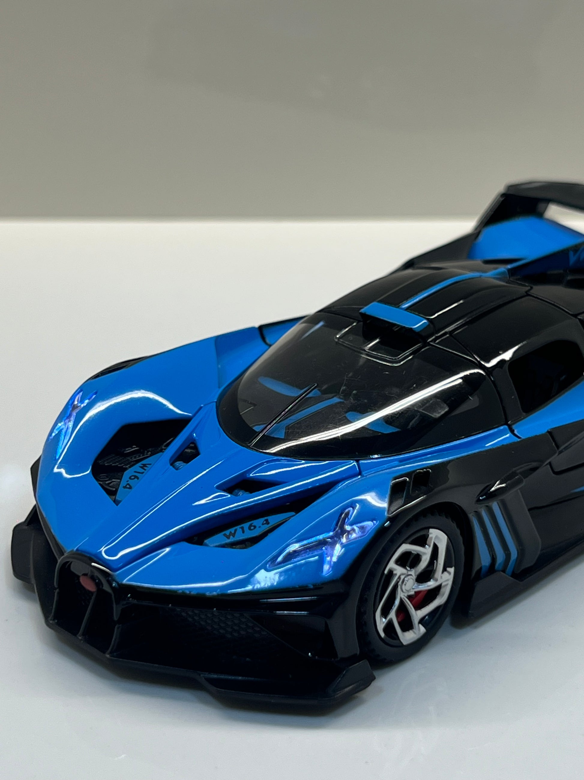 Detalles del cuadro decorativo y maqueta die-cast Bugatti Bolide