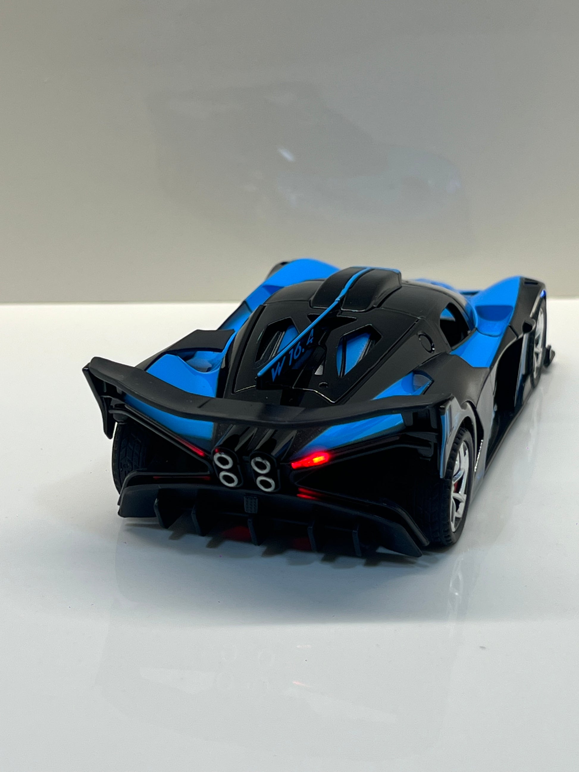 Detalles del cuadro decorativo y maqueta die-cast Bugatti Bolide