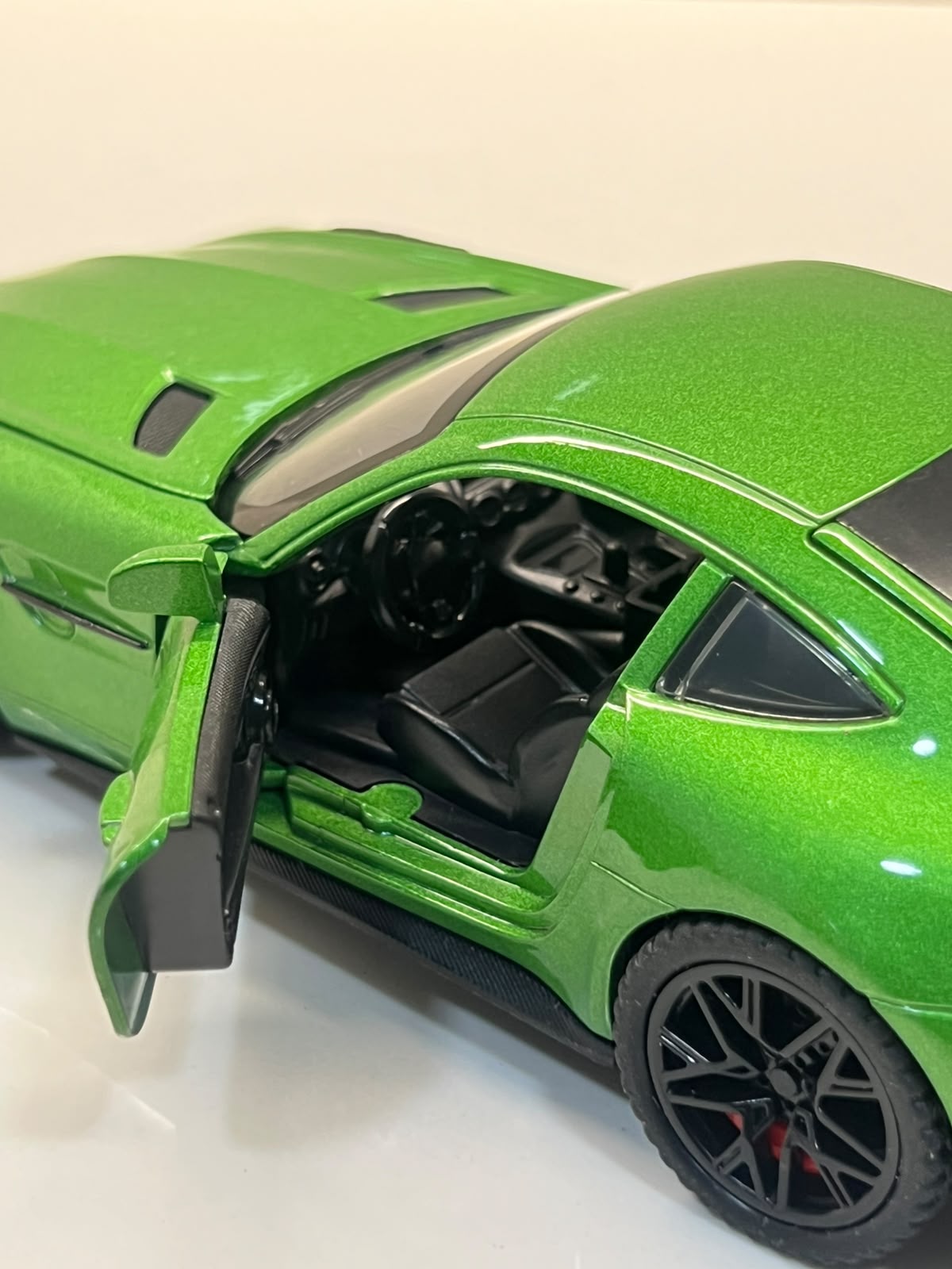 Cuadro 3D Mercedes-AMG GTR Pro – Edición Coleccionista (Verde)